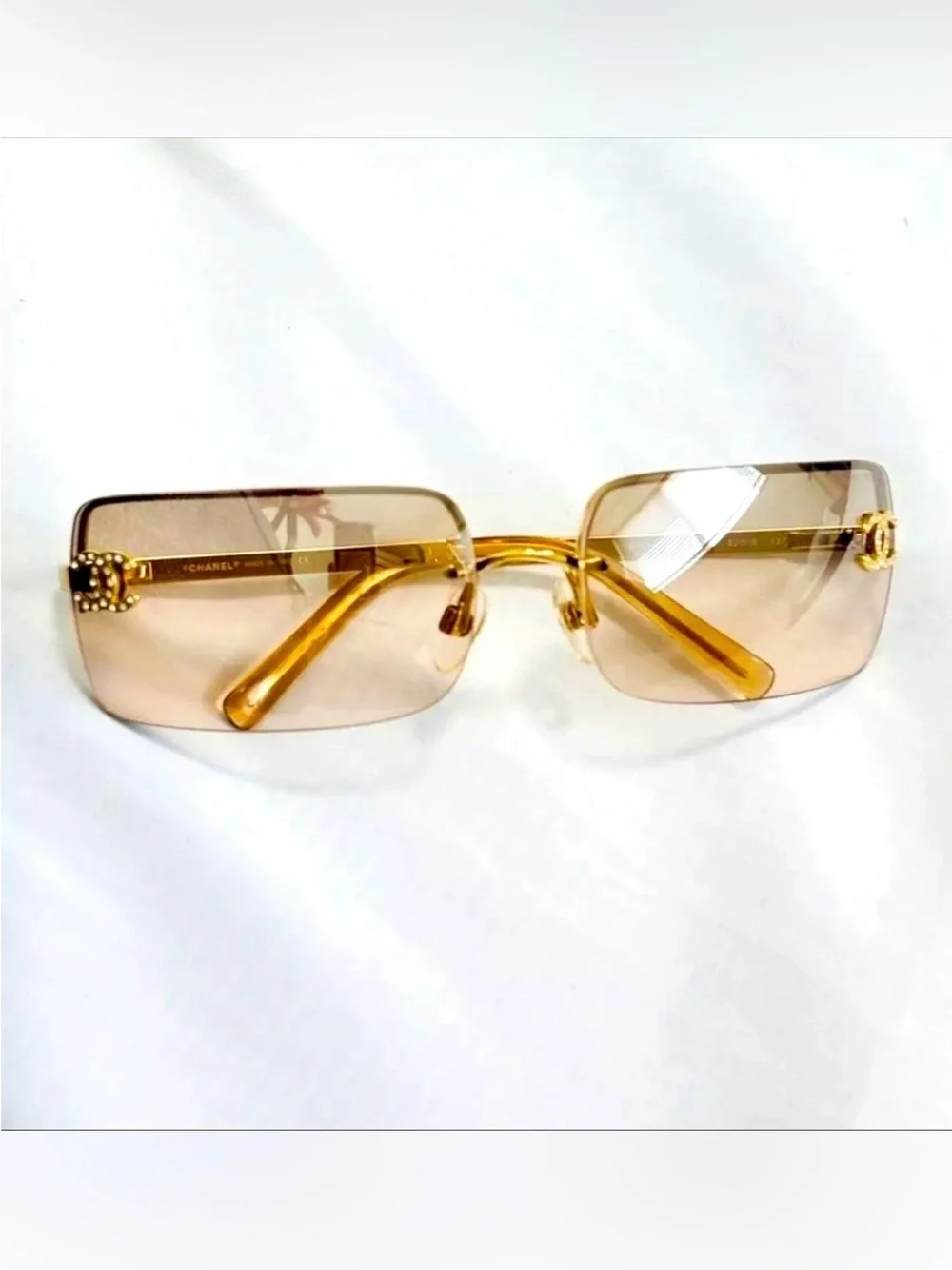 Like New 💫CHANEL Gold Gradient Rimless Logo Sunglasses